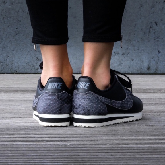 NWT Nike Classic Cortez Prem Black Sail WMNS - Picture 4 of 8